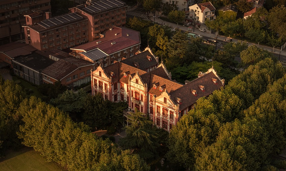 Universidad Libre de Bolzano: tasas de matrícula, admisiones, clasificaciones